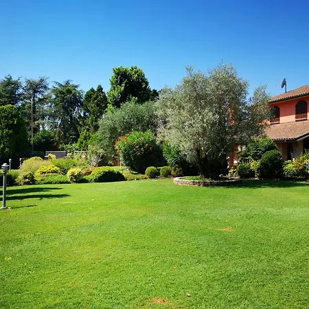 Argiolas לינה וארוחת בוקר 3*